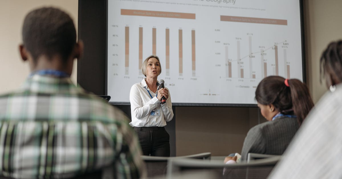 découvrez comment établir des prévisions de revenus précises pour optimiser la croissance et la rentabilité de votre entreprise grâce à des méthodes et outils adaptés.